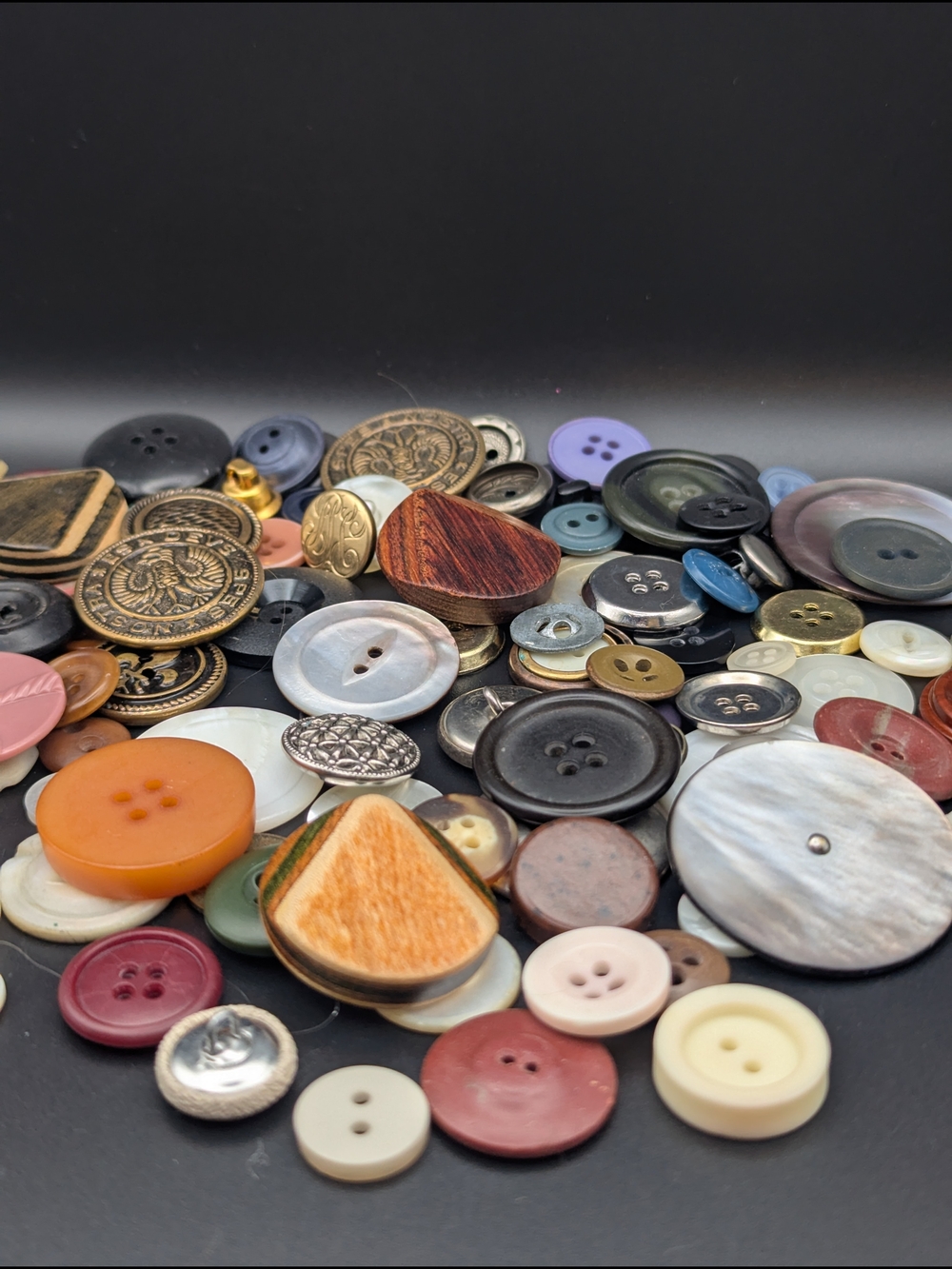 Lot Of Buttons. Vintage Buttons- Mother Of Pearl - Retro Buttons- Metal Buttons. - Picture 2 of 12